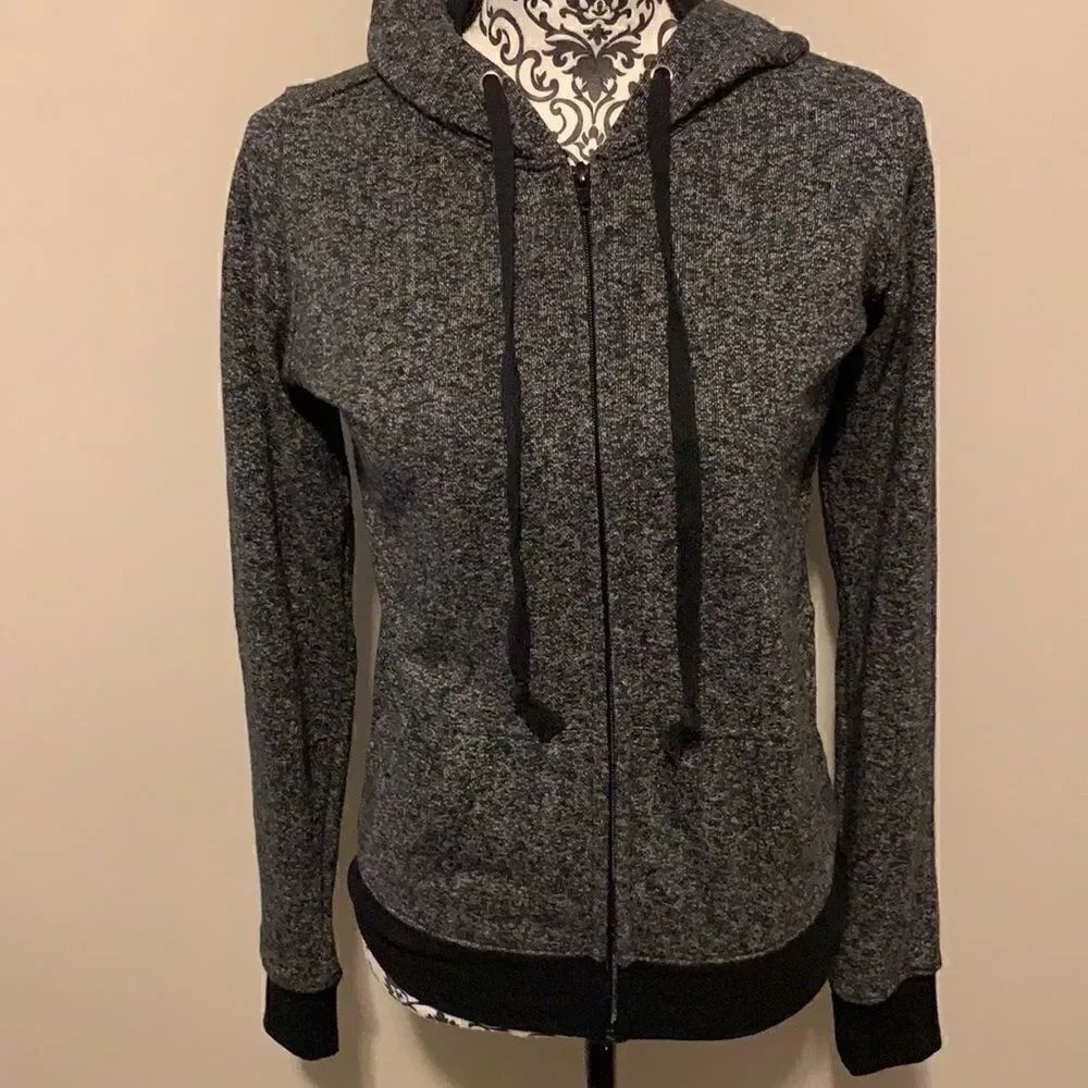 Rosio Women’s Long Sleeve Hoodie Size Small